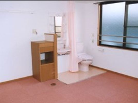 明るいトイレ付き居室