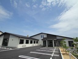 新築そうな施設外観