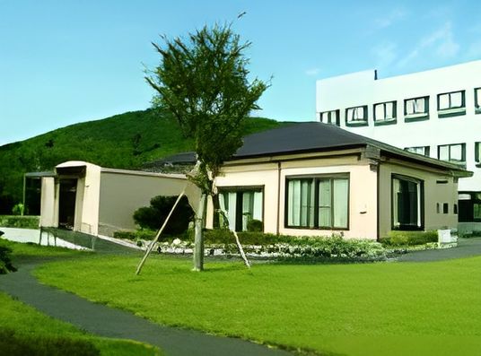 緑に囲まれた一軒家