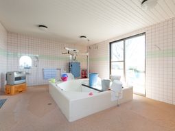 浴槽と設備のある部屋