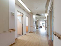 清潔な廊下と部屋の入口