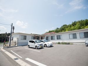広々とした駐車場の一角