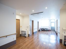 広くて清潔な廊下