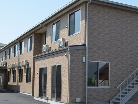 きれいな外壁の建物外観