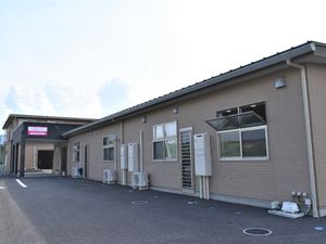 一階建て施設の外観