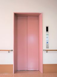バリアフリーのエレベーター