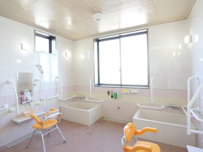 バリアフリーの浴室設備