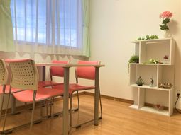 明るい休憩室の一角