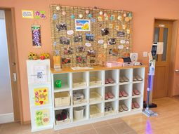 活動掲示物があるエントランス