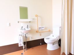 バリアフリーなトイレ設備