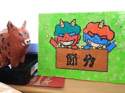 手作りの壁飾りとオブジェ