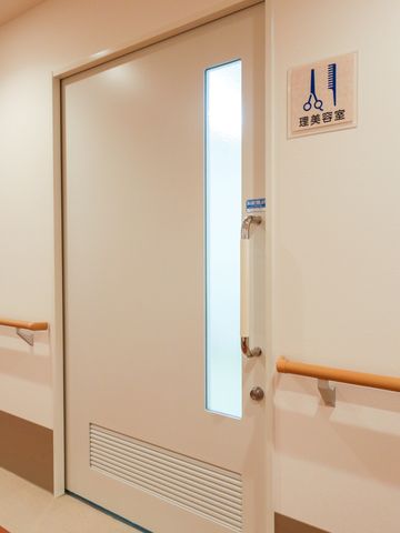 理美容室の扉