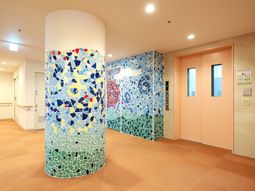 モザイクタイルの廊下