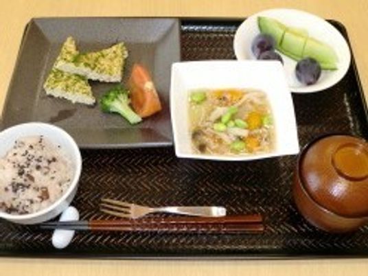 栄養バランスの食事提供