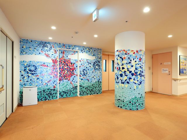 モザイクアートの廊下