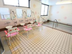 バリアフリー対応の浴室