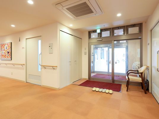 明るいエントランスホール