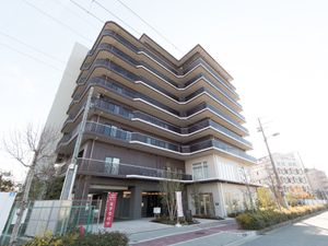 多階層のモダンな建物
