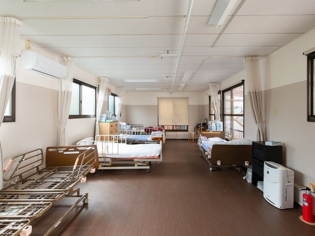 明るく清潔な居室風景
