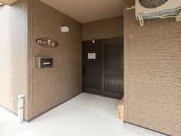 清潔感あるエントランス
