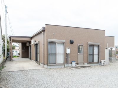 平屋建てのシンプルな外観