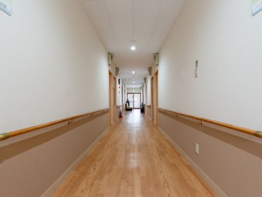 廊下の明るいイメージ