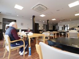 広々食堂での憩い時間