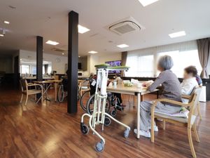 明るい共有ダイニング空間