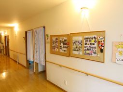 廊下に飾られた掲示物