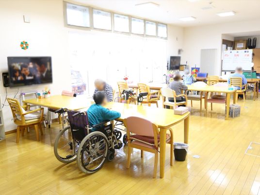 日差し入る共有の空間