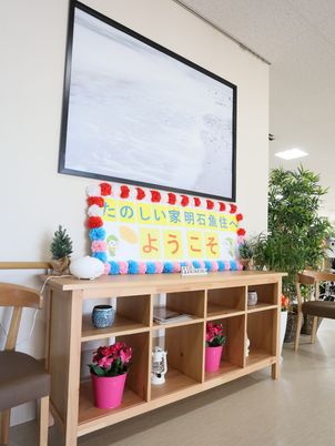 植物と飾りの廊下