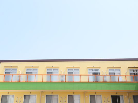 カラフルな建物の外観