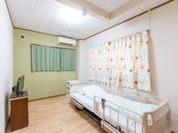 明るい居室の一角