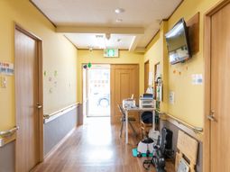 廊下の明るい光景