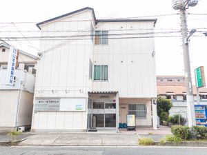 シンプルな施設の外観