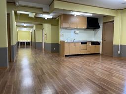 キッチン付き広いダイニング