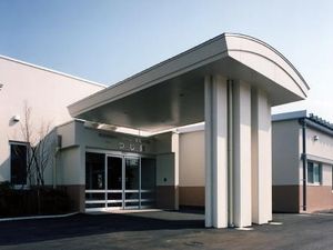 施設の正面玄関  