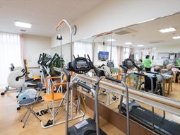 多機種のリハビリ機器配置