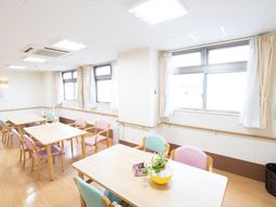 明るい食堂空間