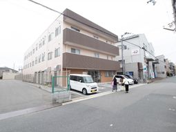 外観と通りの様子