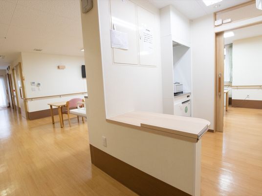 清潔感のある廊下と居室