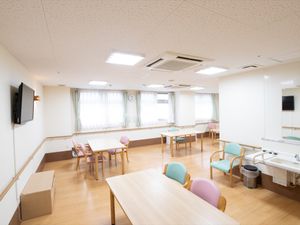 明るい食堂の空間