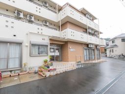 建物の正面ビュー