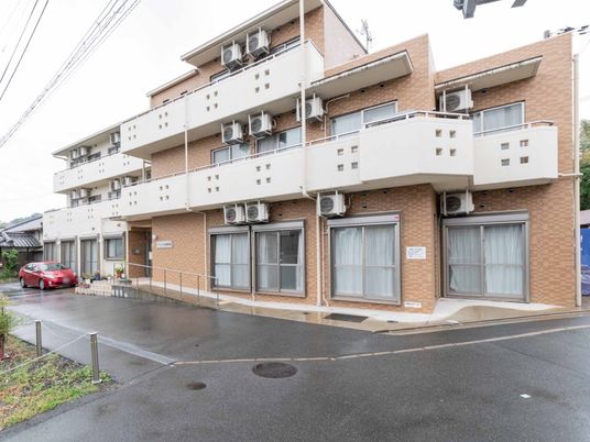落ち着いた雰囲気の外観