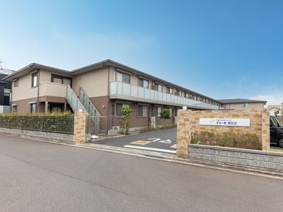 広々とした施設の外観