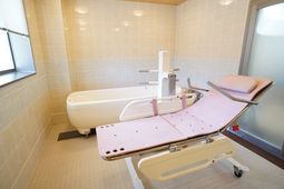 バリアフリーの浴室設備