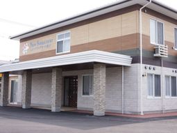 清潔感あるエントランス外観