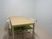 サムネイル 施設の写真 白の壁紙にベージュの床である。相談室のような部屋である。椅子と机が置かれている。落ち着いた部屋で話しができる。