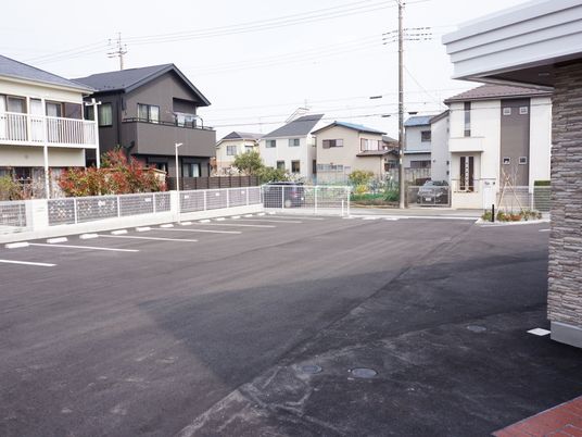 広々とした駐車場