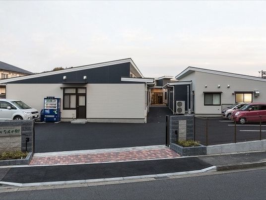 清潔な外観の施設